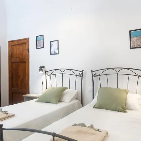 아파트 Il Cantuccio Di Vittorio - With Private Garden In The Heart Of *